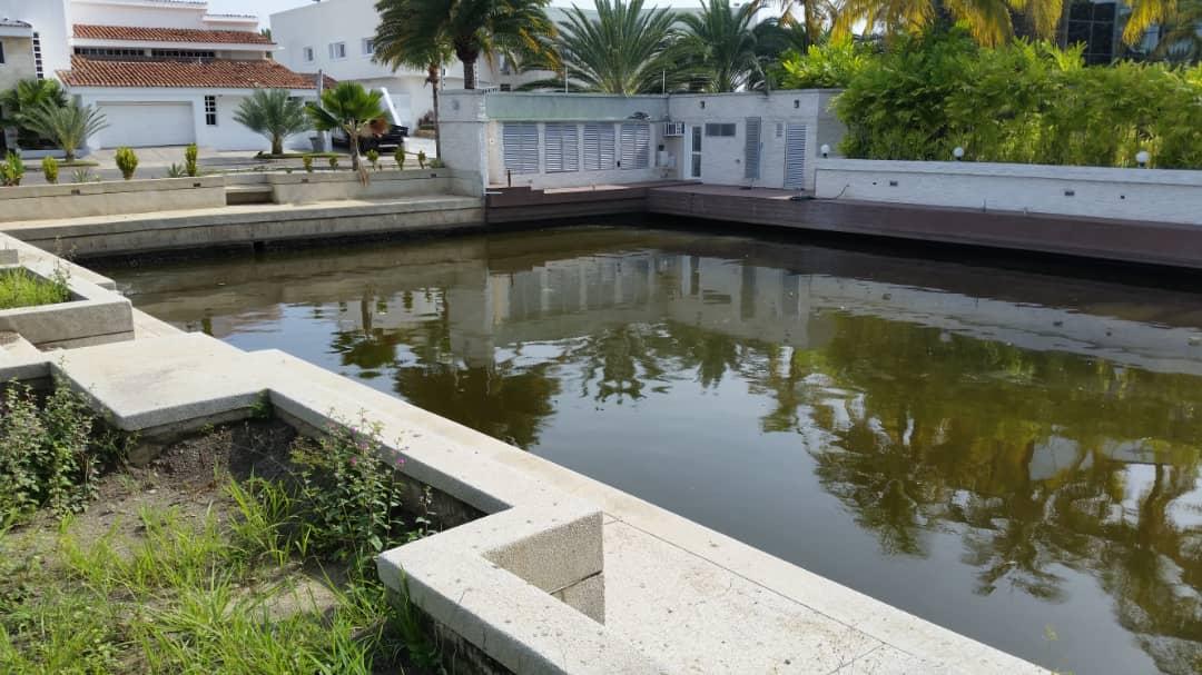 Parcela de Esquina en Venta en Las Villas