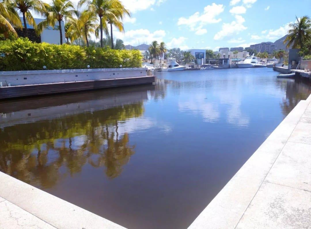 Parcela de Esquina en Venta en Las Villas