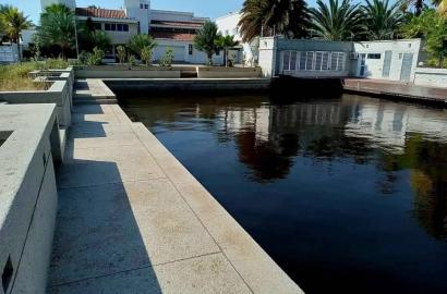 Parcela de Esquina en Venta en Las Villas